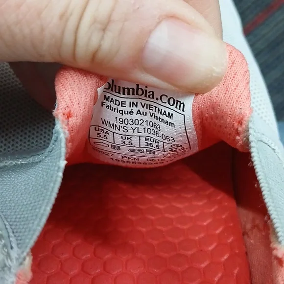 Columbia slip on distant waters PFG shoes! Womens 5.5 Like New - Picture 6 of 7